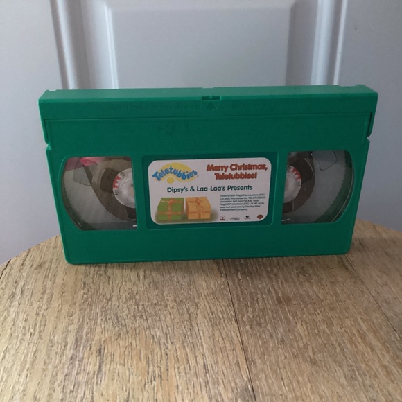 Vintage TELETUBBIES PBS MERRY CHRISTMAS Dipsy’s & Laa-Laa’s Presents VHS tape - Picture 1 of 3